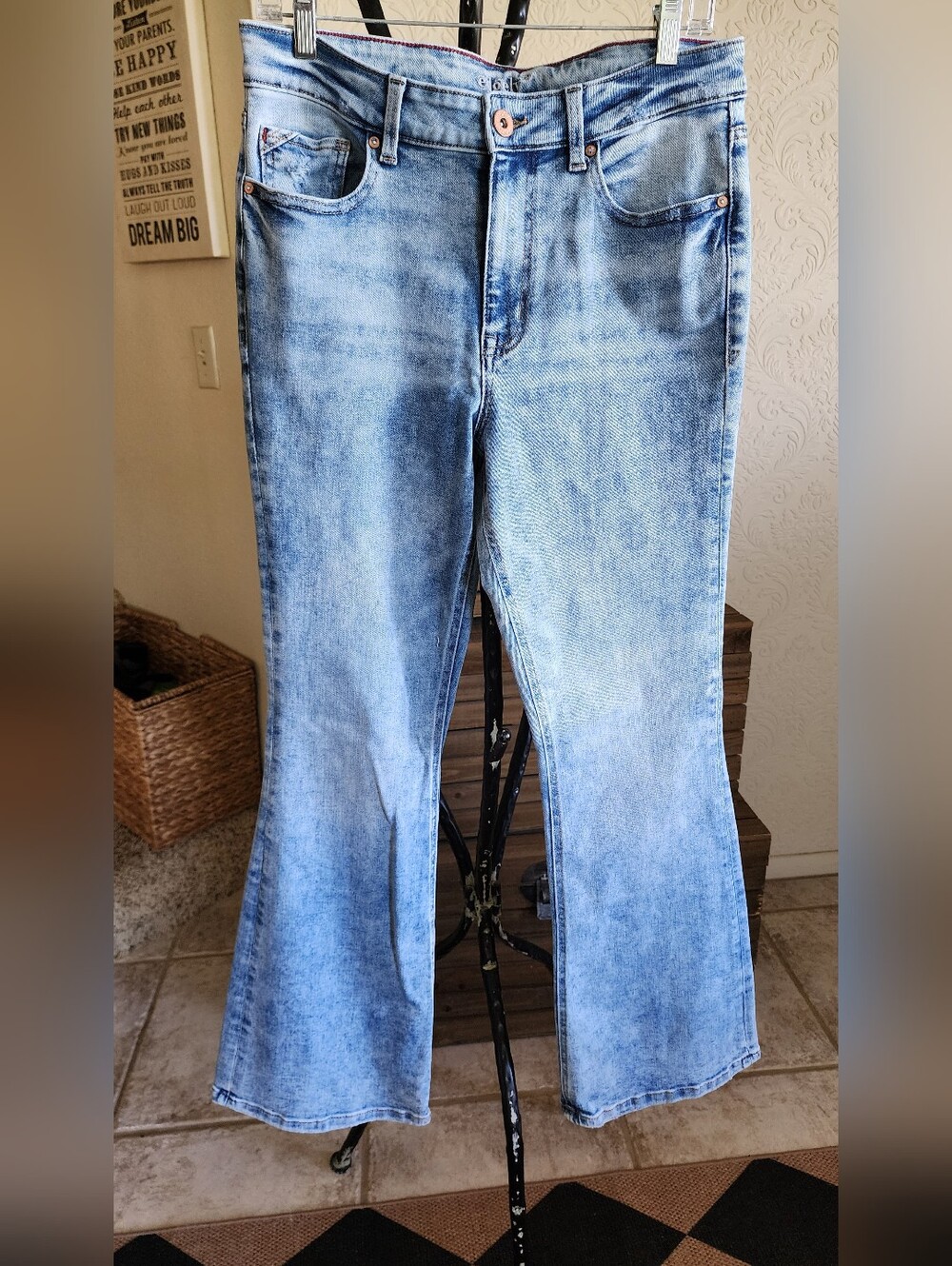 Edgely Light Wash Women's Flared Jeans